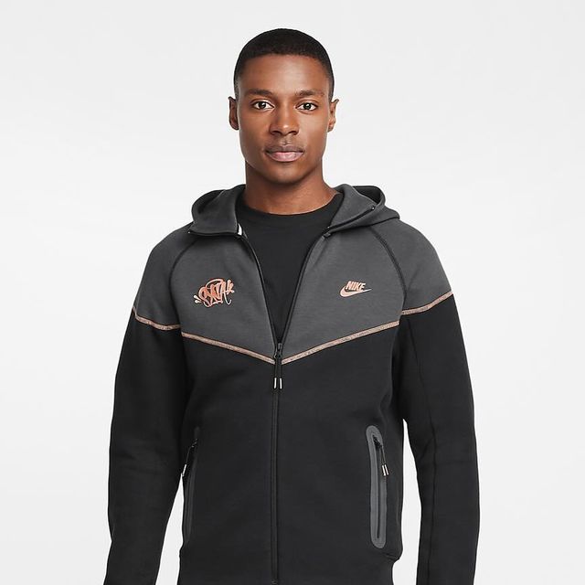 Syna World Tracksuit: The Ultimate Blend of Style and Comfot
